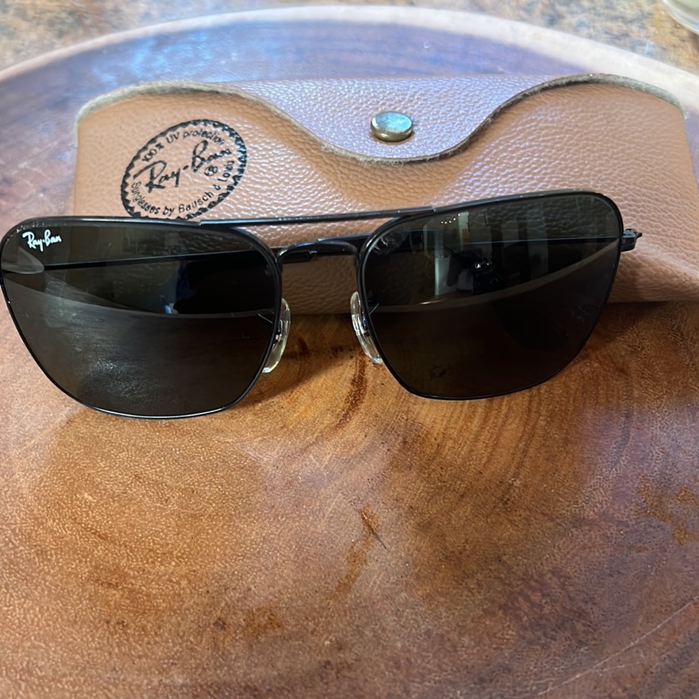 Vintage Ray-ban Caravan black sunglasses RB3136 58-14